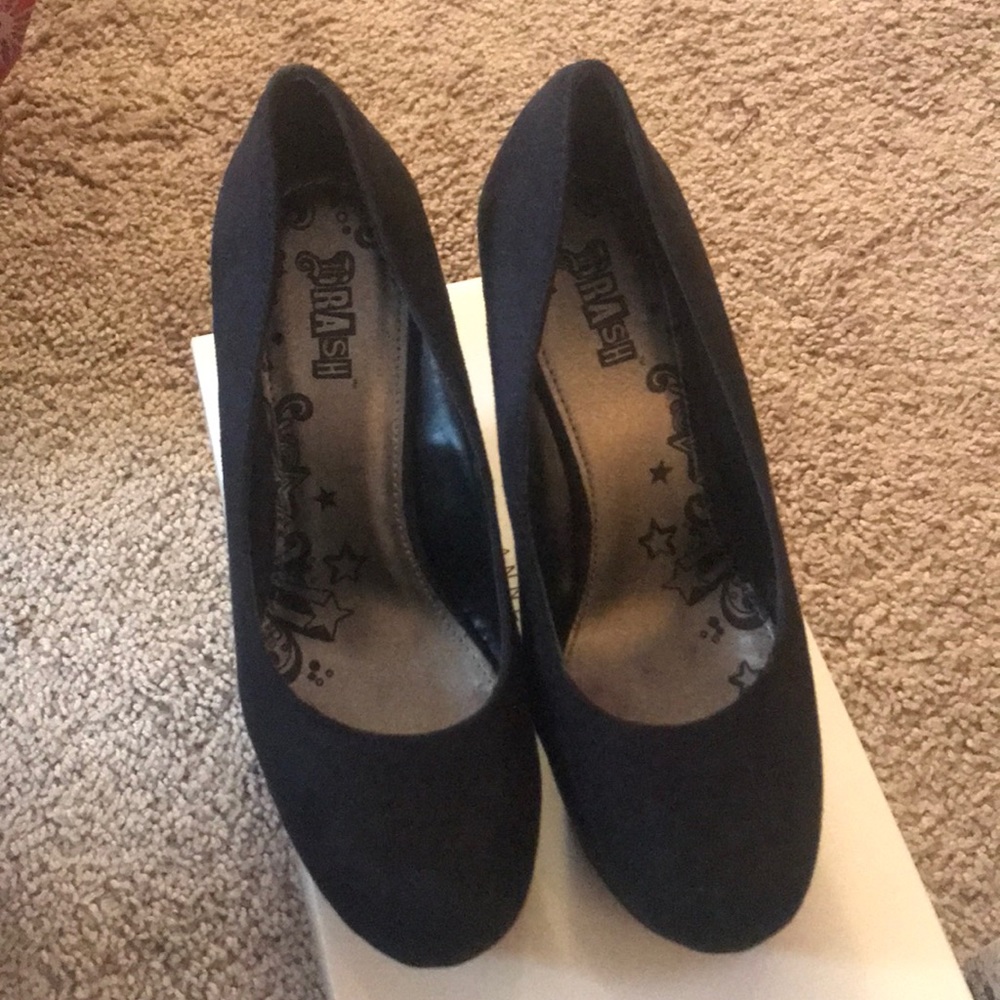 Black wedge heels!!